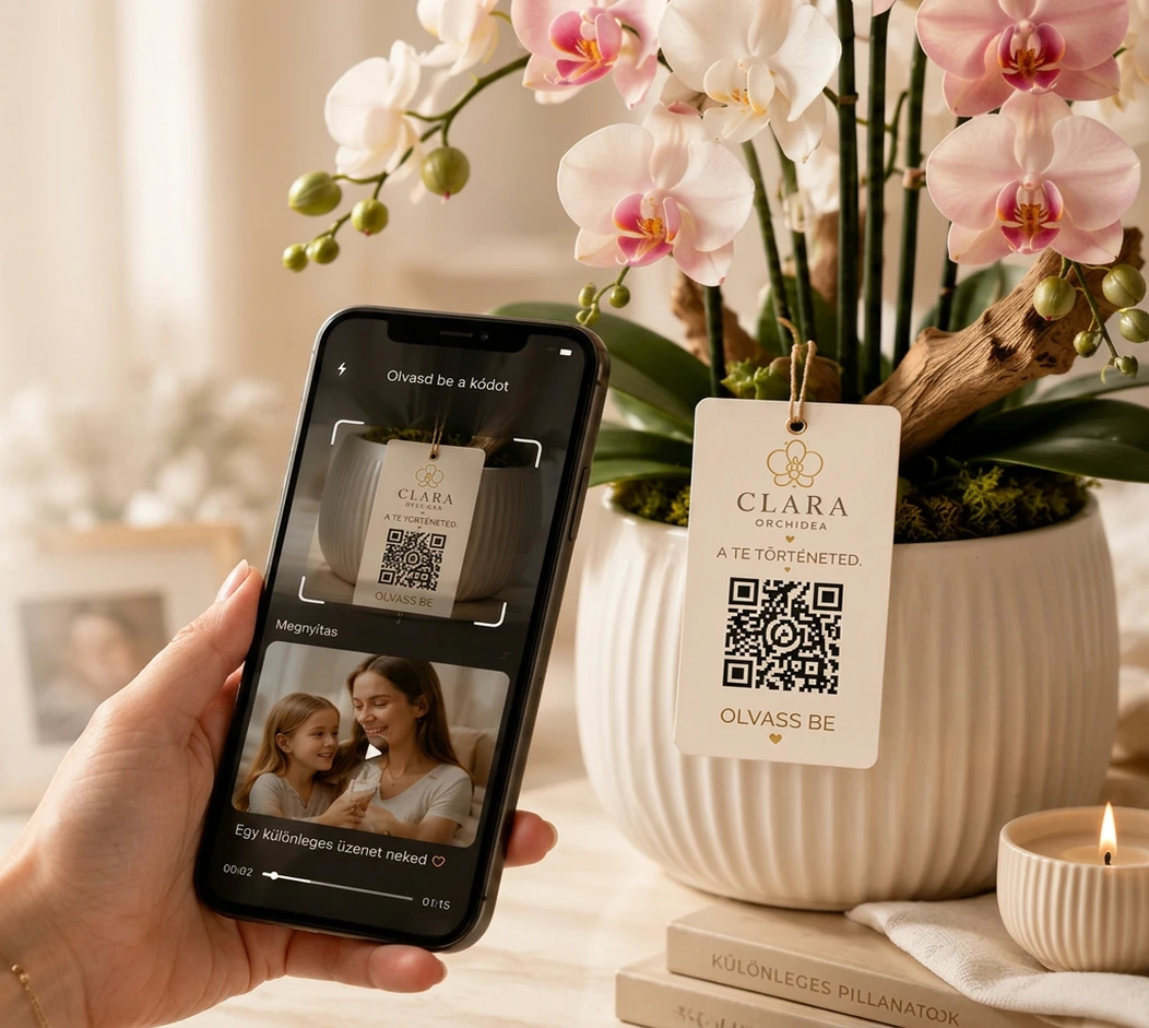 Telefon QR-kódot olvas be a Clara orchidea címkéjéről, a képernyőn videóüzenet